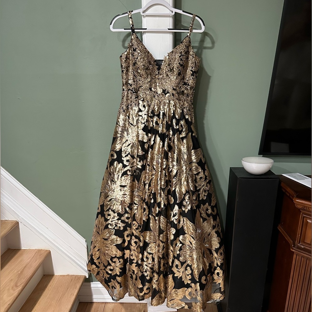 Black, princess style dress. Size medium - great for prom!
